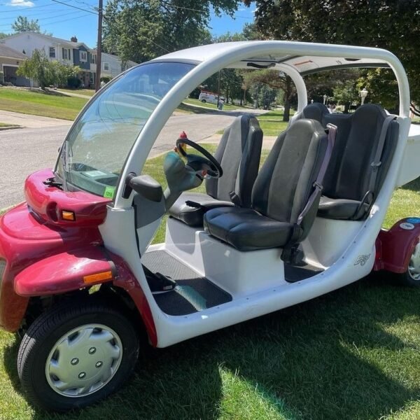 GEM 4-Seater Electric Golf Cart – Street-Friendly EV with Comfort & Safety Features